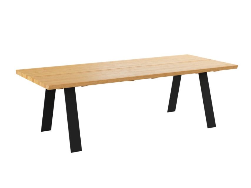 Eikar borðstofuborð.