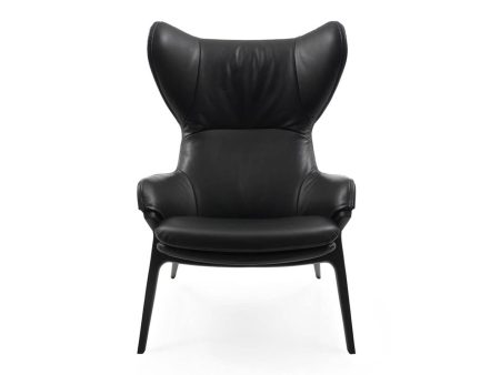 Svartur leðurstóll frá Cassina. P22 er einstakt hönnunartákn.