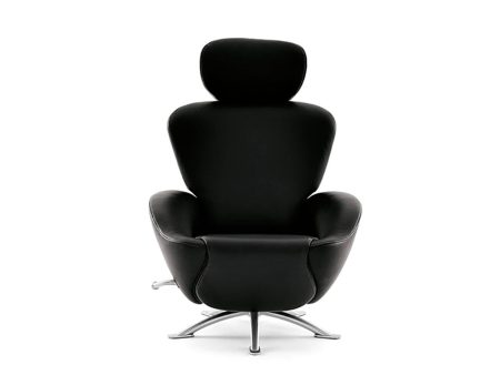 Svartur hægindastóll úr leðri frá Cassina.