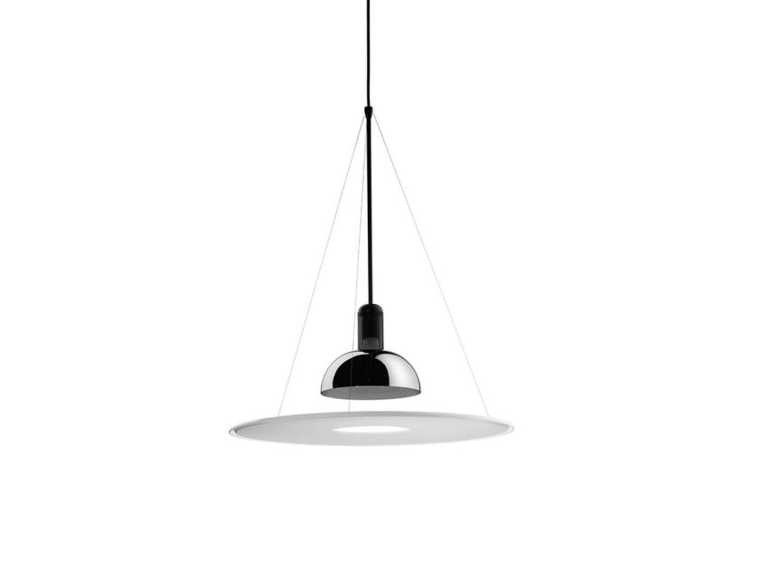 Flos Frisbi Loftljós. Loftljósin frá ljósaframleiðandanum Flos voru hönnuð af Achilli Castiglioni og líkja glögglega eftir kastdisknum vinsæla. Flott ljós!