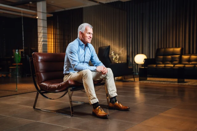 Cammeo stofustóll frá Natuzzi Italia – þar sem glæsileiki og þægindi mætast 💫

Þessi hágæða ítalski stóll sker sig úr með léttu og frumlegu formi og einstakri útfærslu þar sem bakhliðin er klædd í leðri – stíll í 360 gráður. Fáanlegur í mörgum litum með leðuráklæði.

Kíktu við í Casa Skeifunni 8 eða skoðaðu úrvalið á casa.is