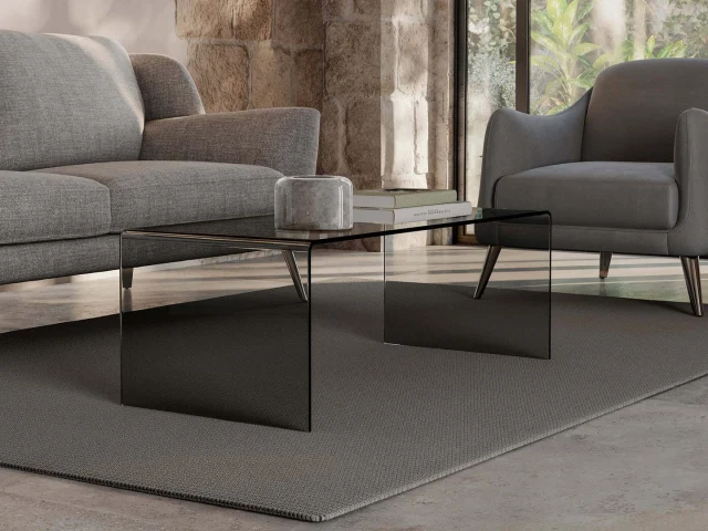 Mercurio sófaborðin frá Natuzzi Italia eru glæsileg glerborð þar sem hrein form og einstök framleiðslutækni fá að njóta sín.

Glerið er mótað og beygt á hornunum án skeytinga, sem skapar létt og fágað yfirbragð. Fáanleg í glæru eða gráu gleri og í mismunandi stærðum. Verið velkomin í húsgagnaverslun Casa, Skeifunni 8.